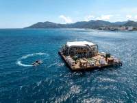 bateau arrivant sur canua island