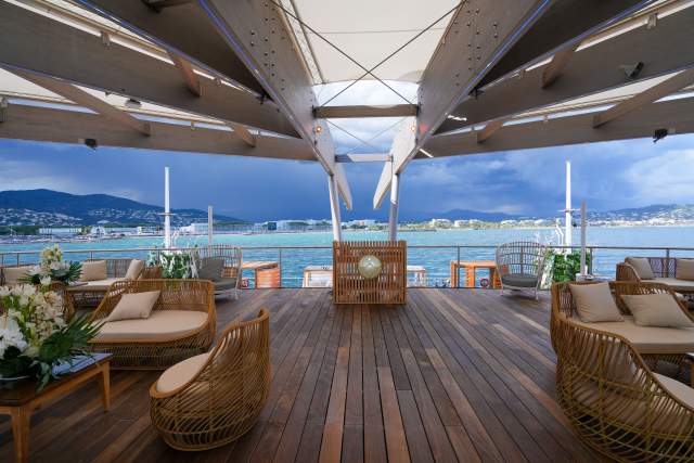 Canua bar lounge 360