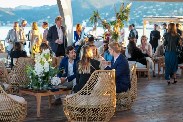 Canua bar lounge 360